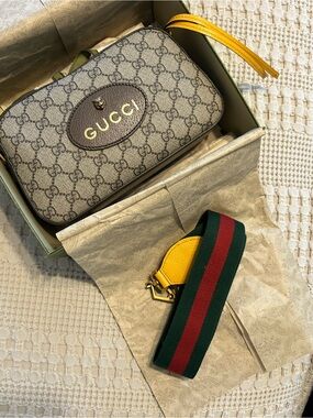 Gucci GG Supreme Camera Bag